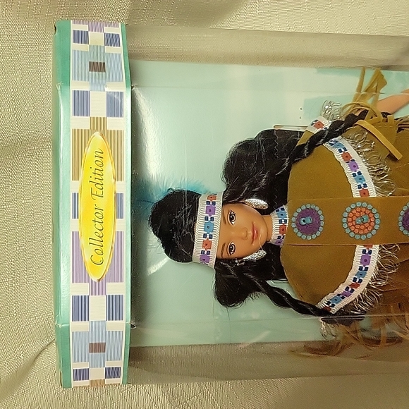 Vintage 4th Edition Native American Barbie - Picture 2 of 5